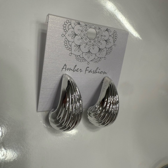 Silver Earrings - Picture 3 of 6